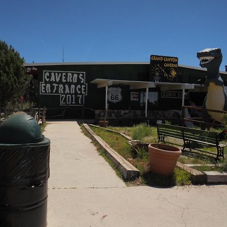 Grand Canyon Caverns Inn Peach Springs Bagian luar foto