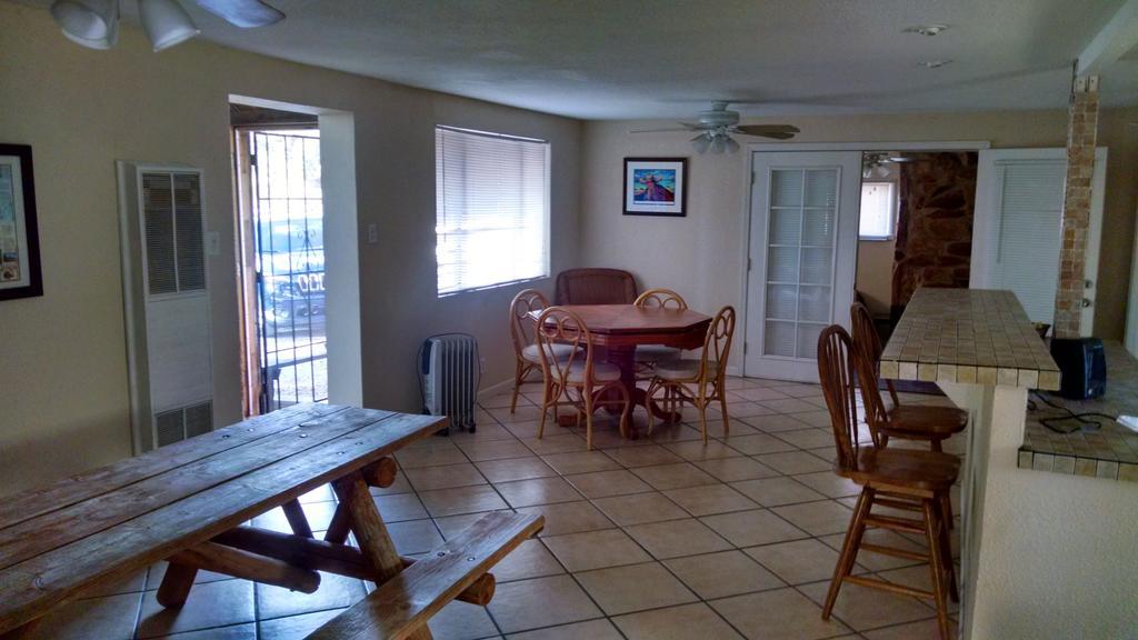 Grand Canyon Caverns Inn Peach Springs Bagian luar foto