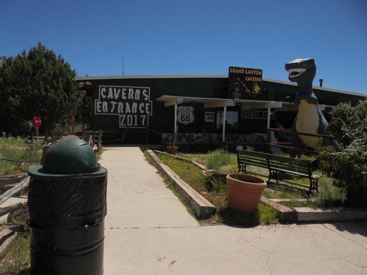 Grand Canyon Caverns Inn Peach Springs Bagian luar foto