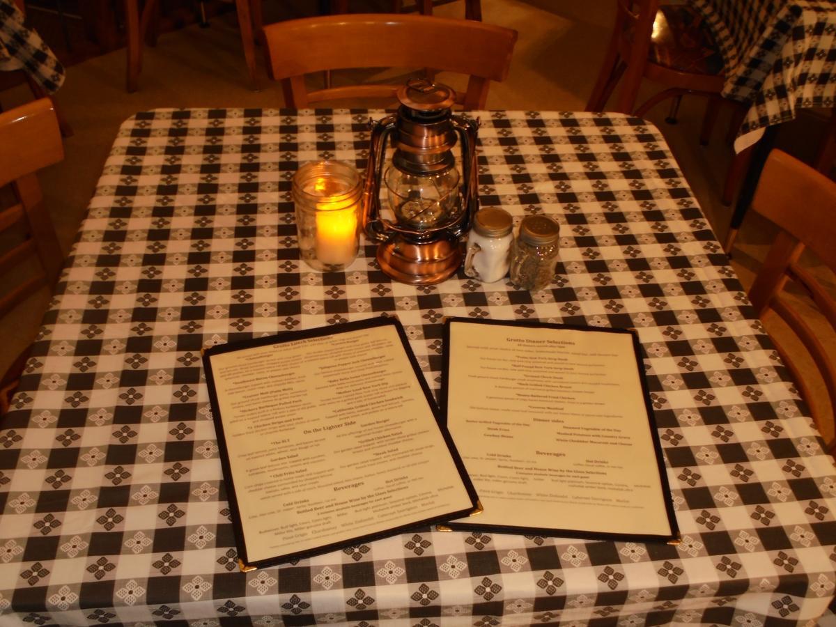 Grand Canyon Caverns Inn Peach Springs Bagian luar foto