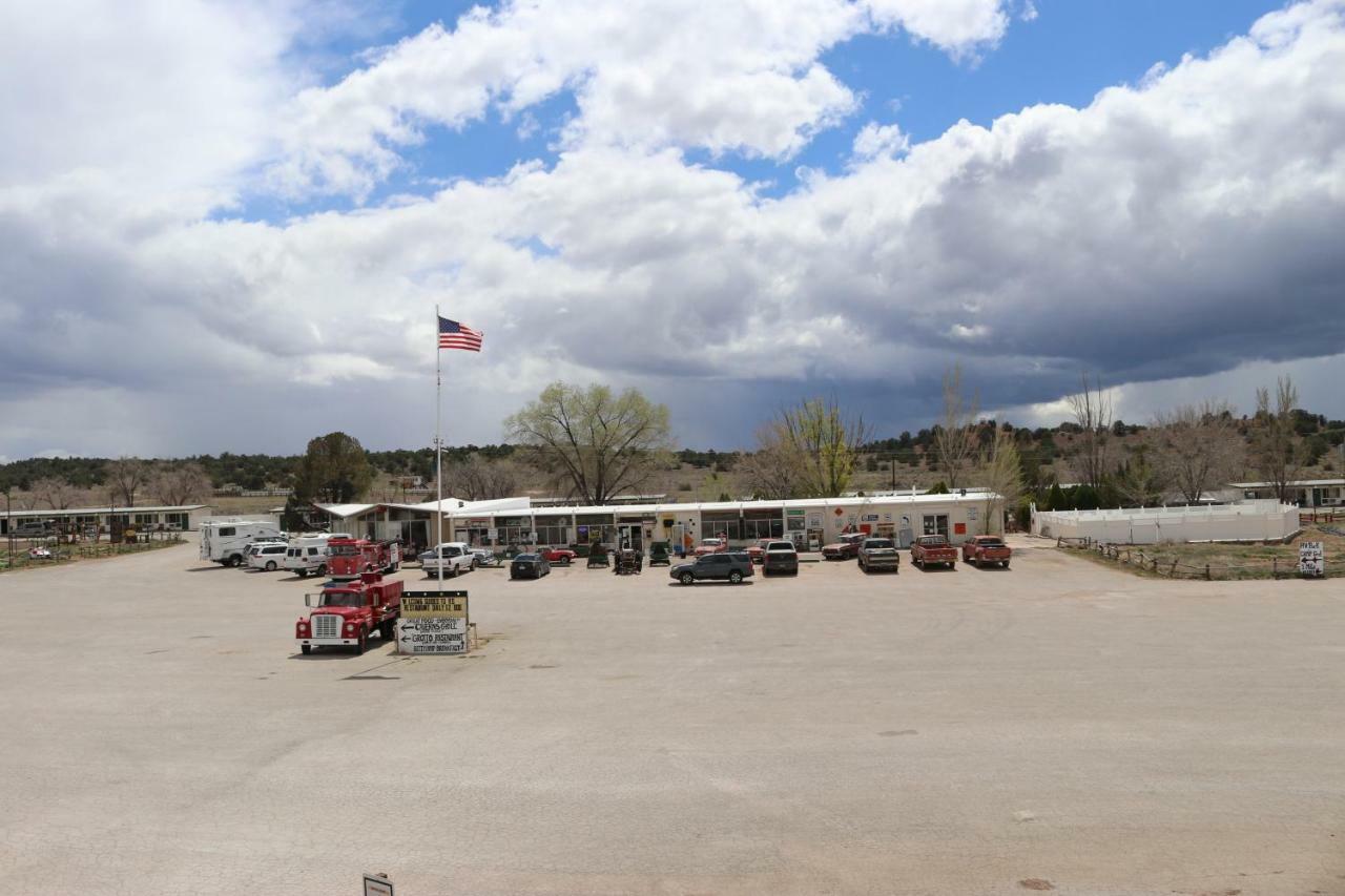 Grand Canyon Caverns Inn Peach Springs Bagian luar foto