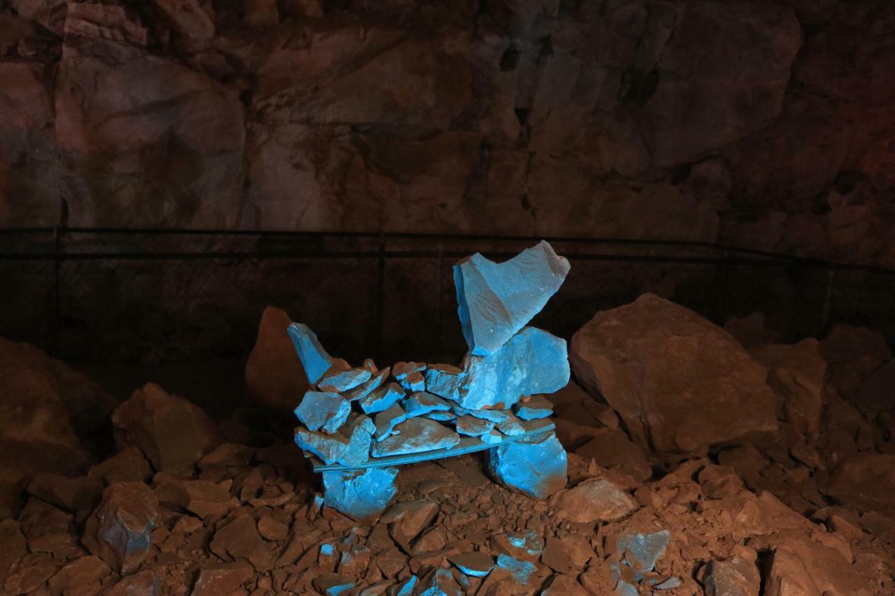 Grand Canyon Caverns Inn Peach Springs Bagian luar foto