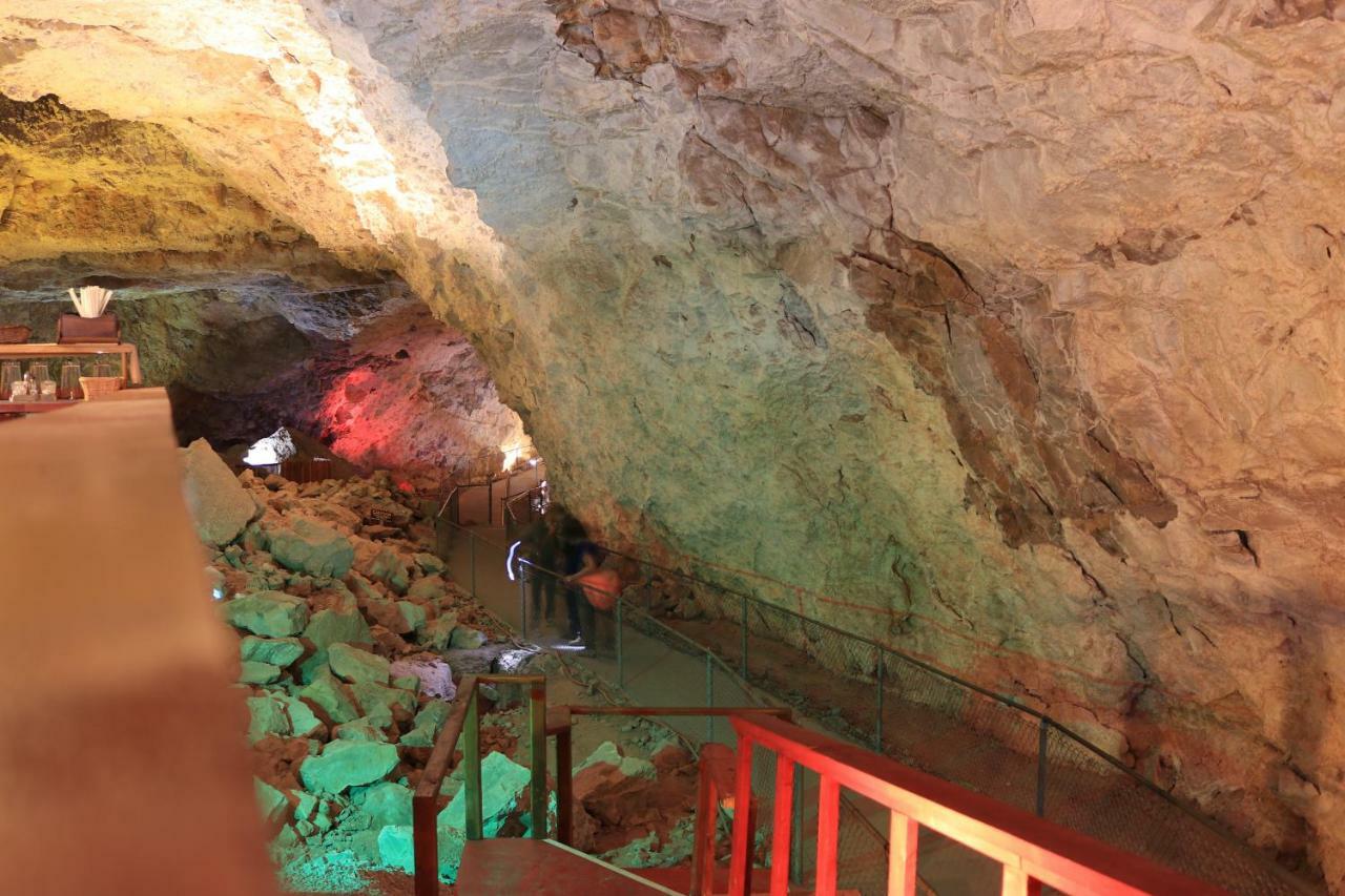 Grand Canyon Caverns Inn Peach Springs Bagian luar foto