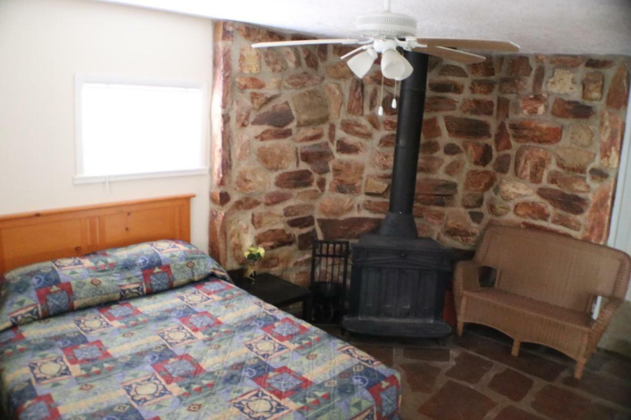 Grand Canyon Caverns Inn Peach Springs Bagian luar foto