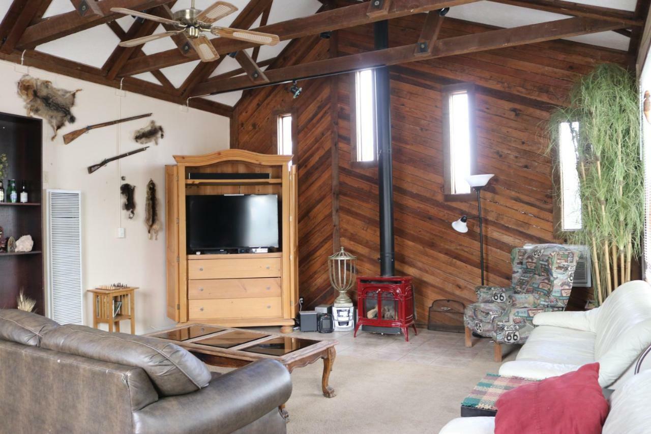Grand Canyon Caverns Inn Peach Springs Bagian luar foto